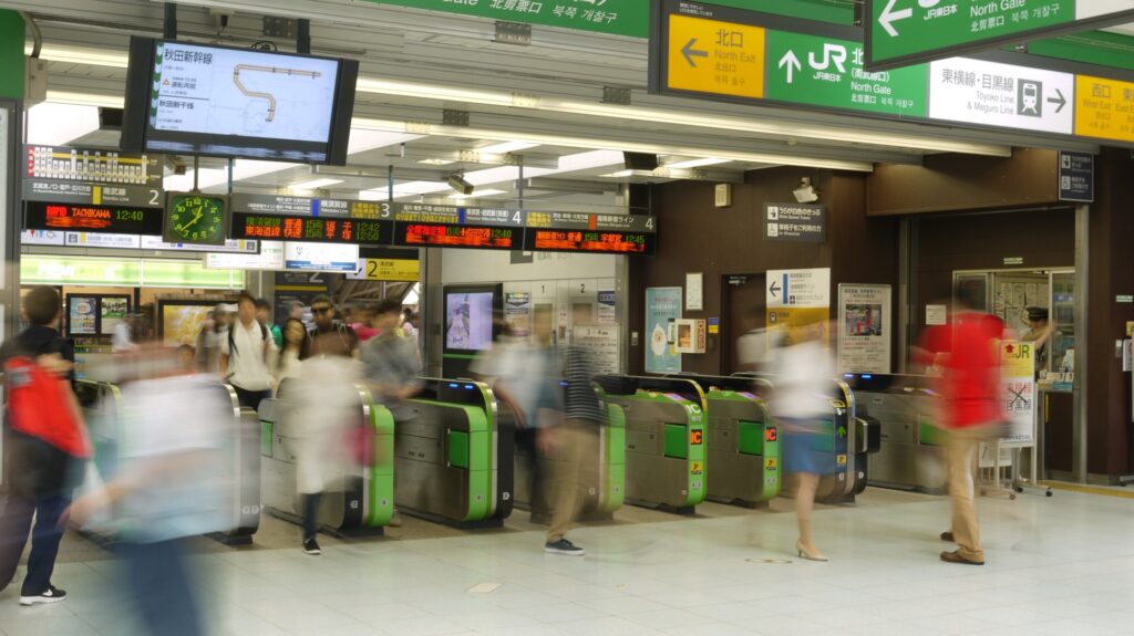 自動改札の風景